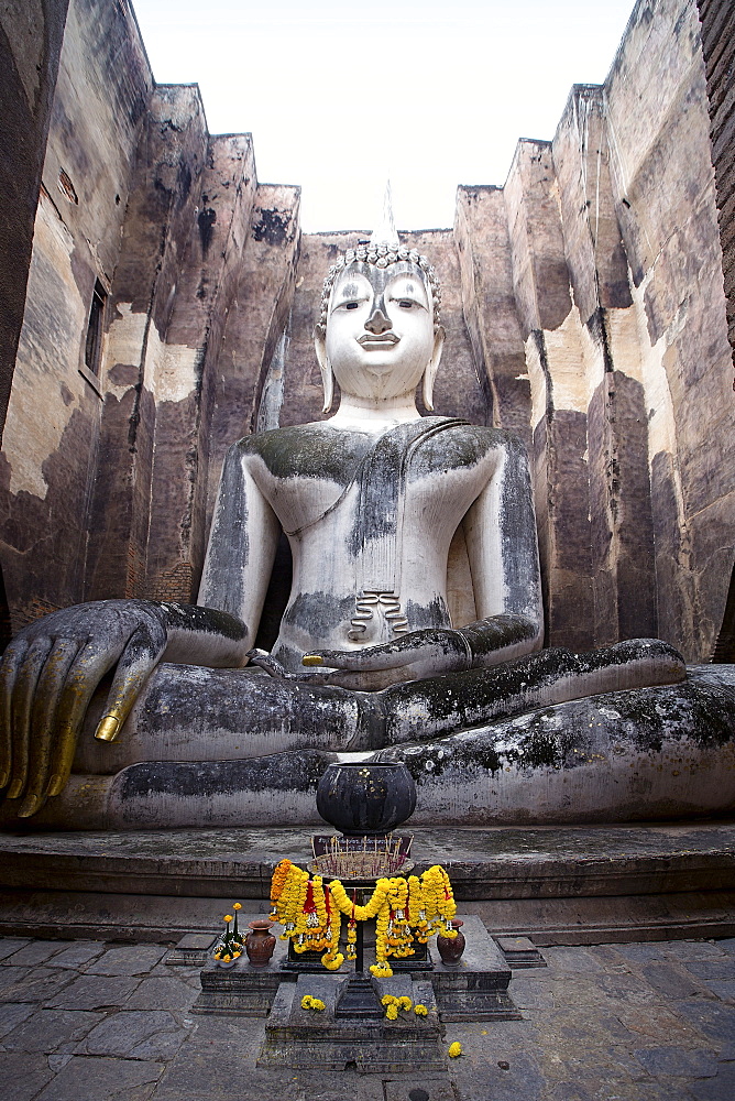 A giant Sukhothai era sitting Buddha, Wat Si Chum, Sukhothai Historical Park, UNESCO World Heritage Site, Thailand, Southeast Asia, Asia