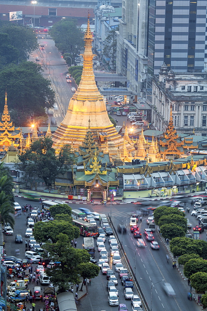 The Sule Paya pagoda in rushing traffic, downtown Yangon, Myanmar (Burma), Southeast Asia