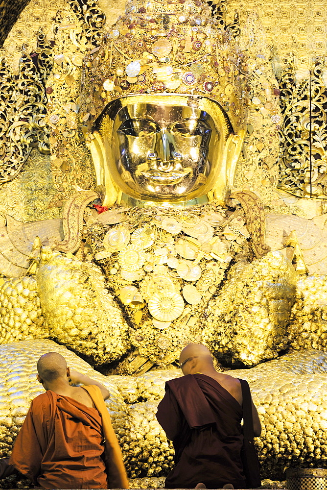 Mahamuni Paya (Mahamuni Buddhist temple), devotees praying and pressing gold leaf onto the Mahamuni buddha statue, Mandalay, Myanmar (Burma), Southeast Asia