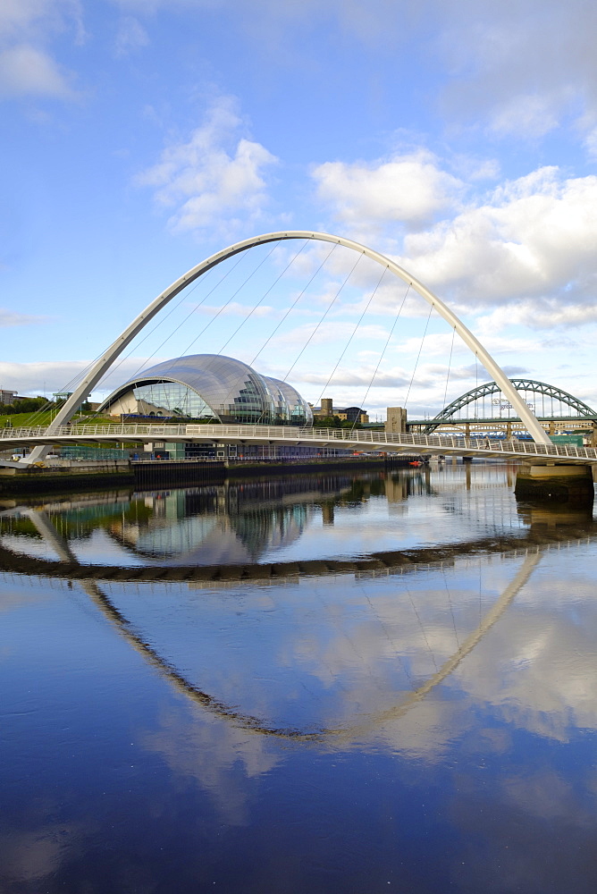 The Millennium Bridge, Tyne Bridge and Sage Gateshead Arts Centre, Gateshead, Newcastle-upon-Tyne, Tyne and Wear, England, United Kingdom, Europe