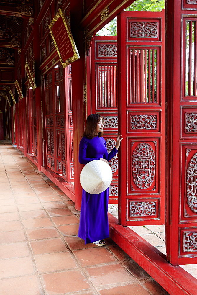 A woman in a traditional Ao Dai dress and Non La conical hat in the Forbidden Purple City of Hue, UNESCO World Heritage Site, Thua Thien Hue, Vietnam, Indochina, Southeast Asia, Asia