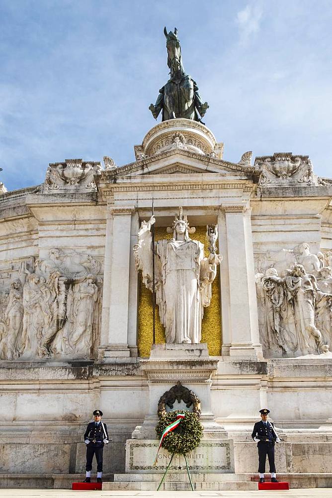 Guards outside the Altare della Patria in the Piazza Venezia, Central Rome, Lazio, Italy, Europe