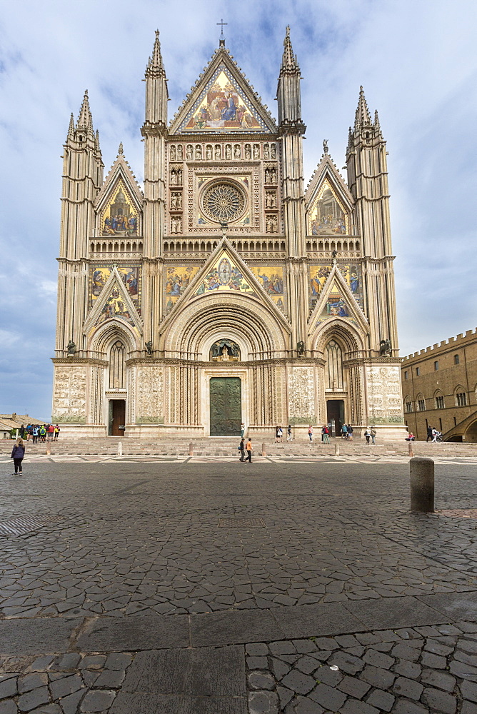 View of the facade of the Gothic cathedral with golden mosaics and bronze doors, Orvieto, Terni Province, Umbria, Italy, Europe