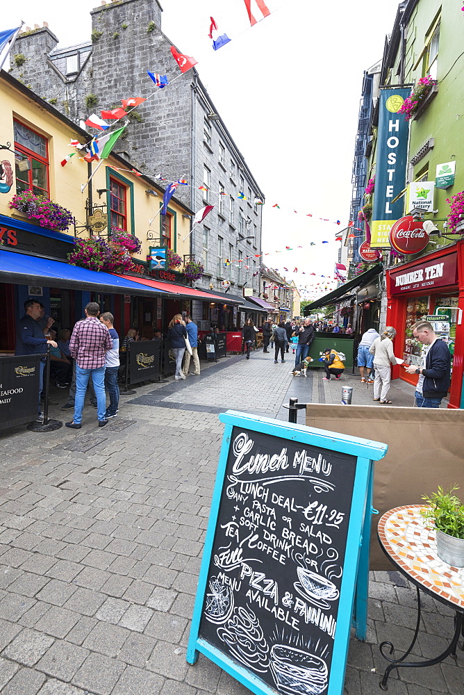 People in the old town, Galway, Connacht, Republic of Ireland, Europe