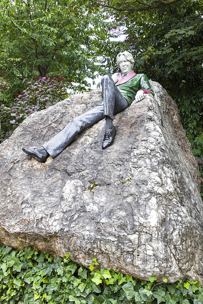 Oscar Wilde Memorial statue, Dublin, Republic of Ireland, Europe