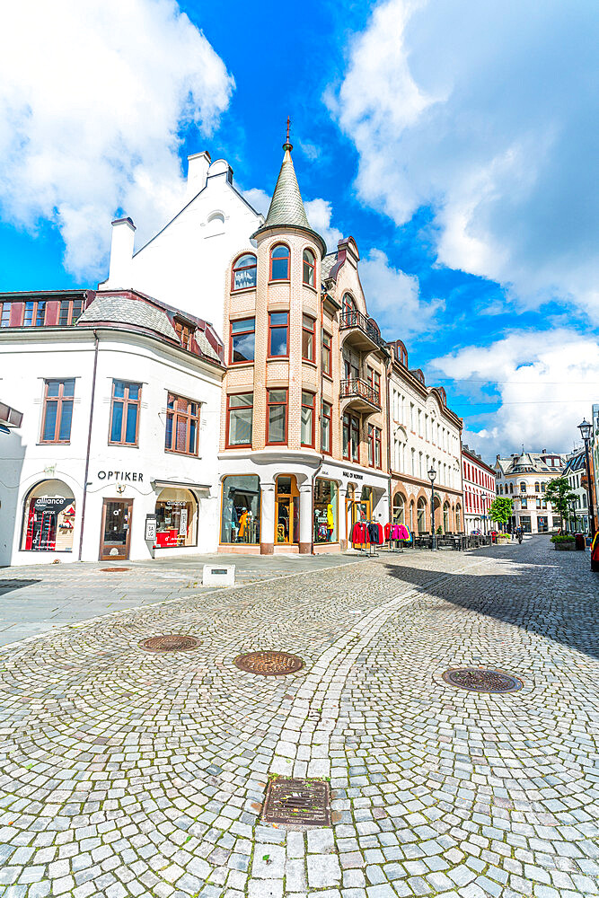 Kongens Gate, the most busy shopping street in Alesund, More og Romsdal county, Norway, Scandinavia, Europe