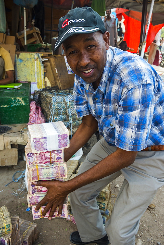 Money changer in the market of Hargeisa, Somaliland, Somalia, Africa