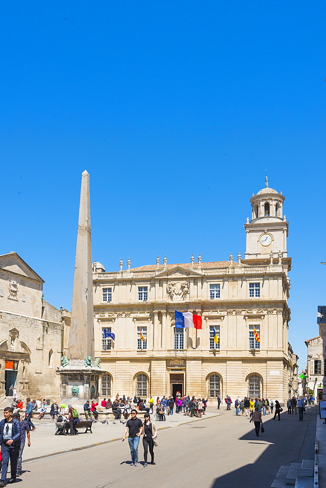 Place de la Republique, Arles, Bouches du Rhone, Provence, Provence-Alpes-Cote d'Azur, France, Europe