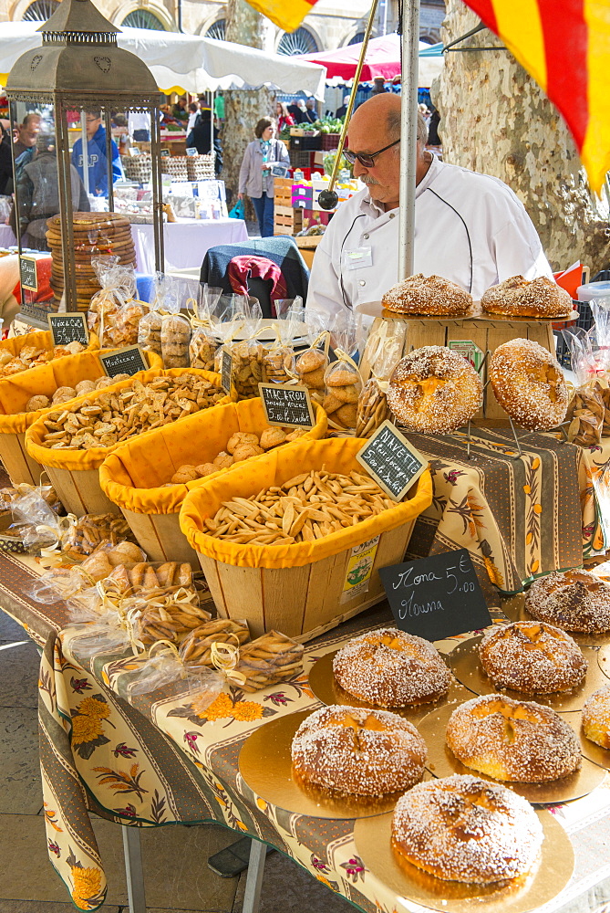 Market, Aix en Provence, Bouches du Rhone, Provence, Provence-Alpes-Cote d'Azur, France, Europe