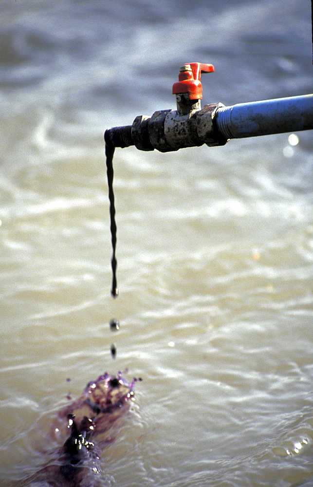 Oil pollution, venezuela. Lake maracaibo