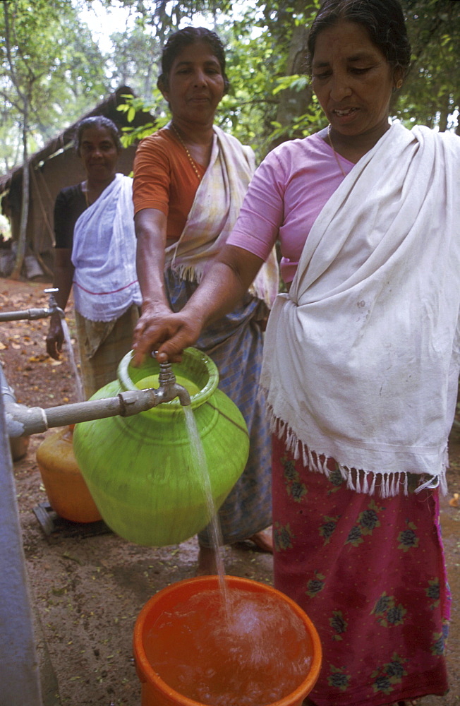 India - water: women taking water from tank. Pinkulam village, tamilnadu