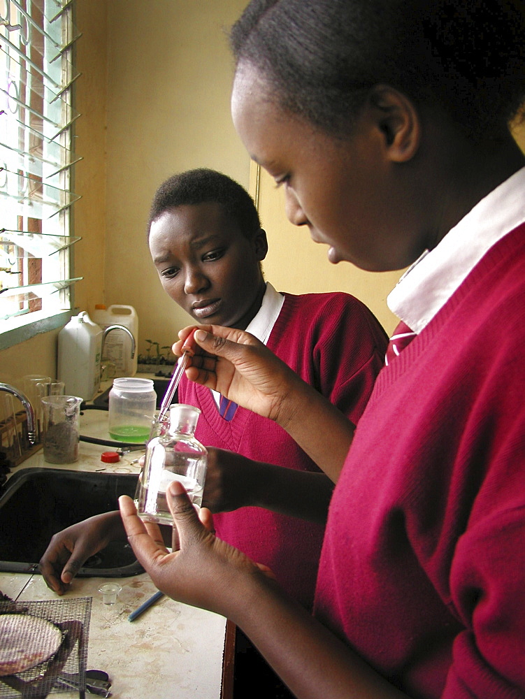 Kenya kibagare centre school, nairobi science class