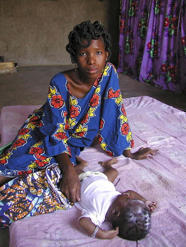 Burkina yameogo yosianne (26), hiv+ mother her ouagadougou