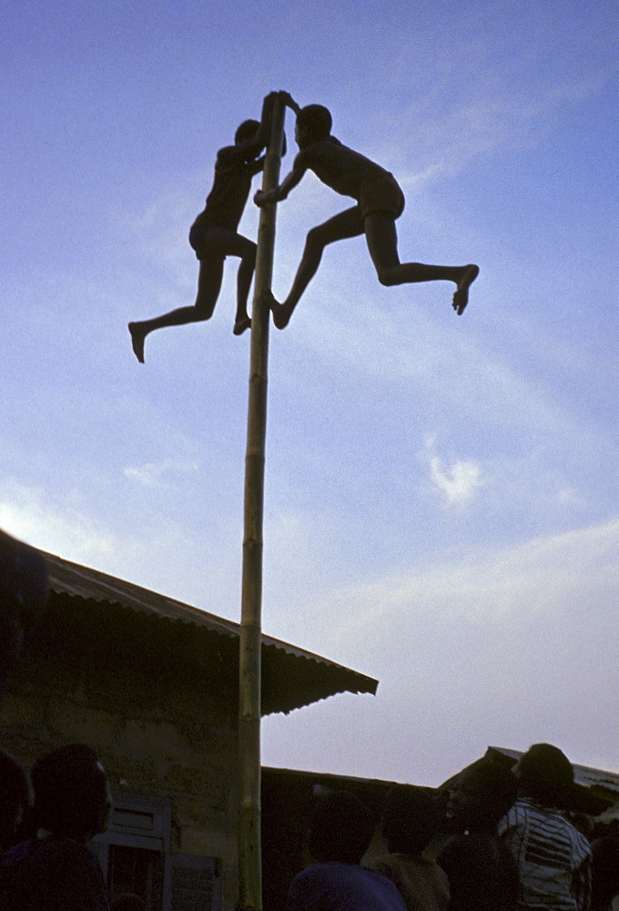 Ghana child gymnasts, dixcove