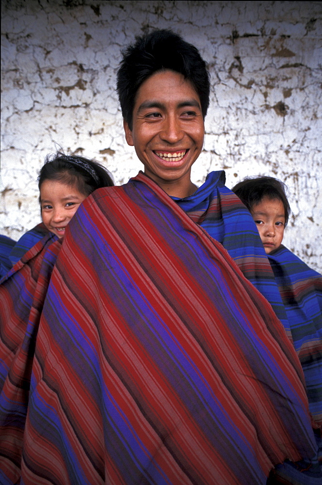 Guatemala father & daughters display a sample of his weaving, (benjamen gomex, of man)