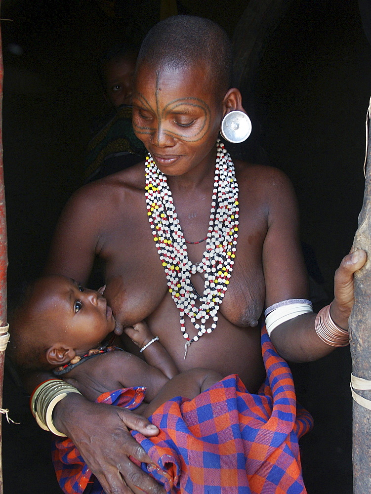 Watatulu tribal mother & child, tanzania. Mwankale