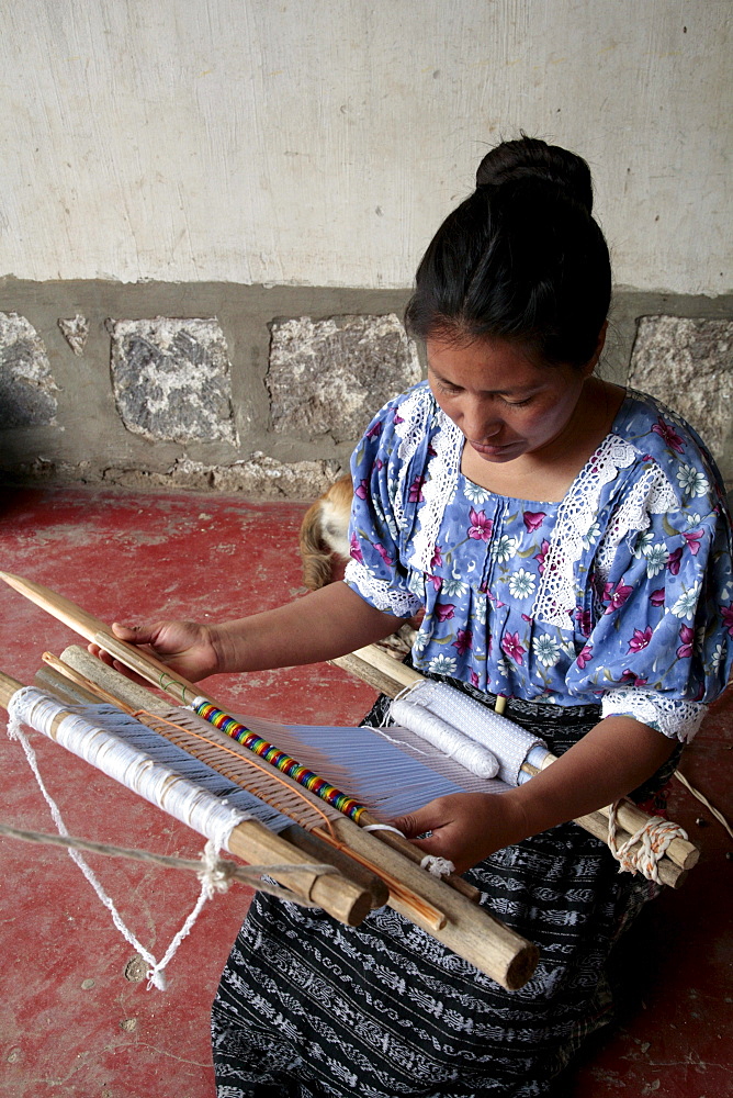 Guatemala woman using backstrap loom. Santa catarina palopo, on lake atitlan