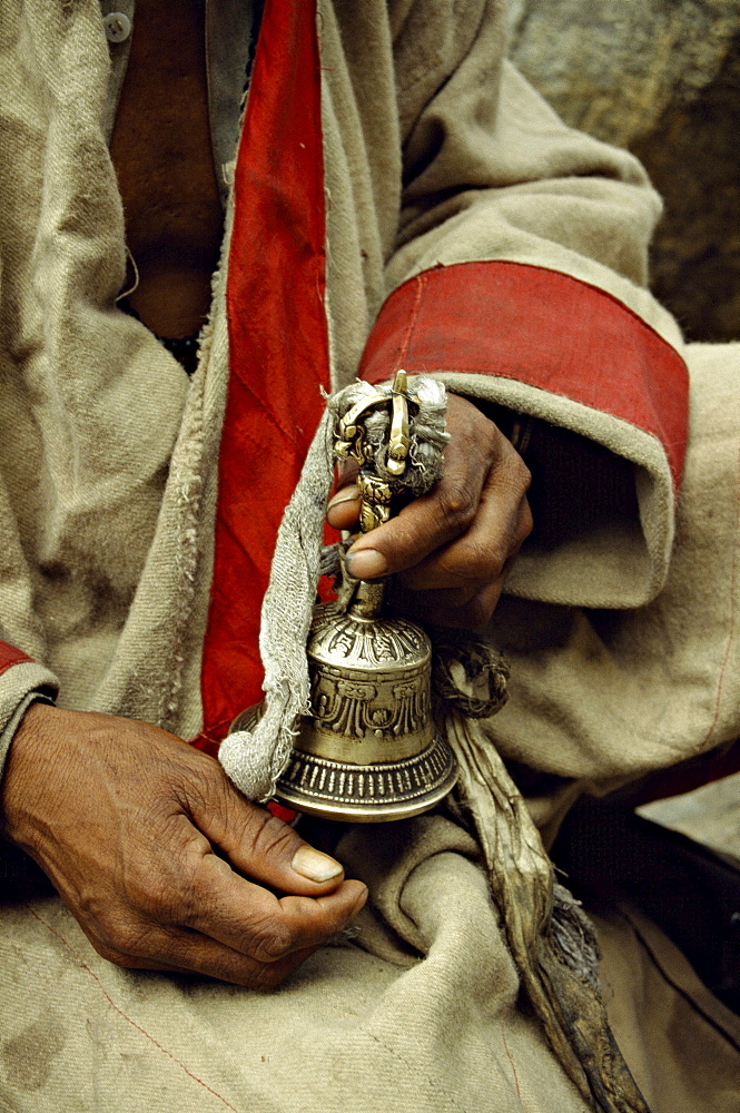 Dilbu ringing, humla. is transient. When sees this, he is above sorrow. This is clear path, says buddha. Nepal