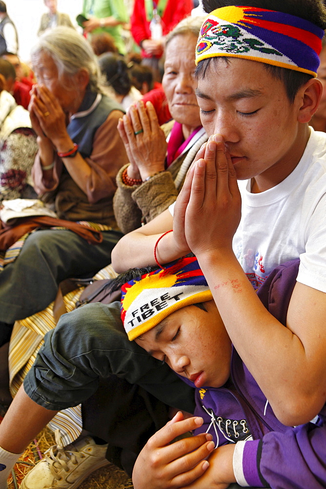 Tibetan pilgrims in devotion. Kalachakra initiation in bodhgaya, india  