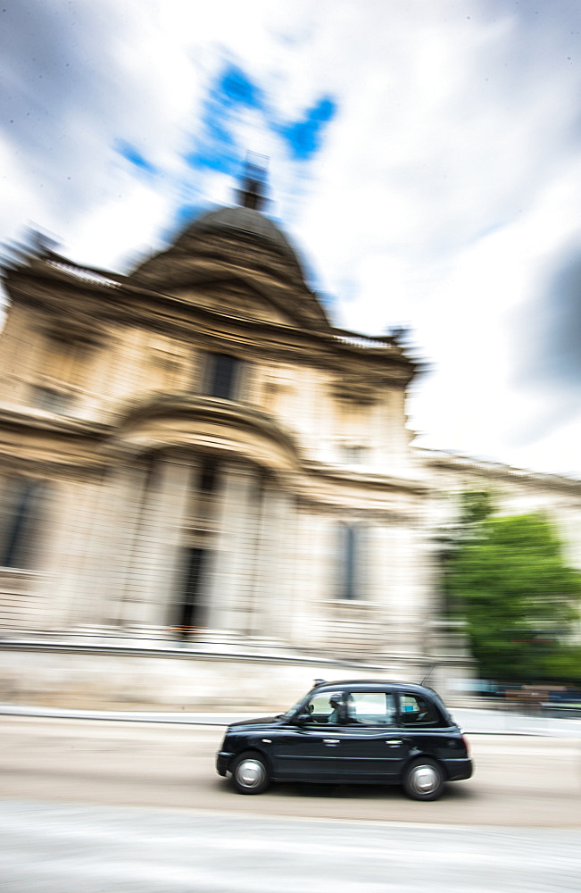 London taxi going past St. Pauls Cathedral, City of London, London, England, United Kingdom, Europe