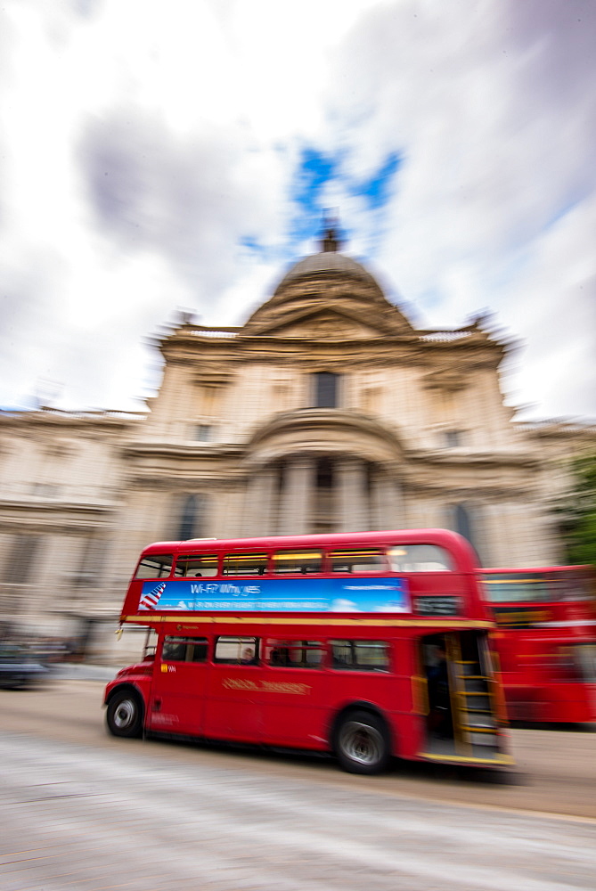 London bus going past St. Pauls Cathedral, City of London, London, England, United Kingdom, Europe