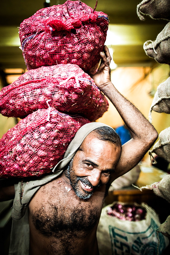 Shallot salesman, Dambulla Market, Dambulla, Sri Lanka, Asia