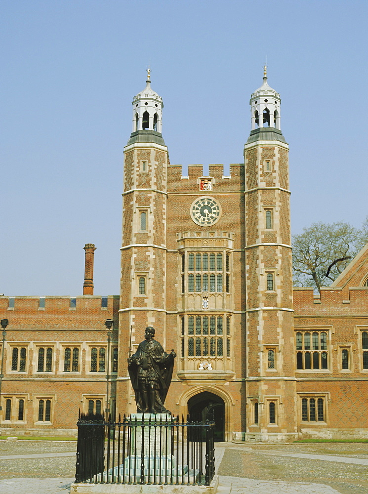 Statue of Henry VI, the Founder, and Lupton's Tower, Eton College, Berkshire, England, UK