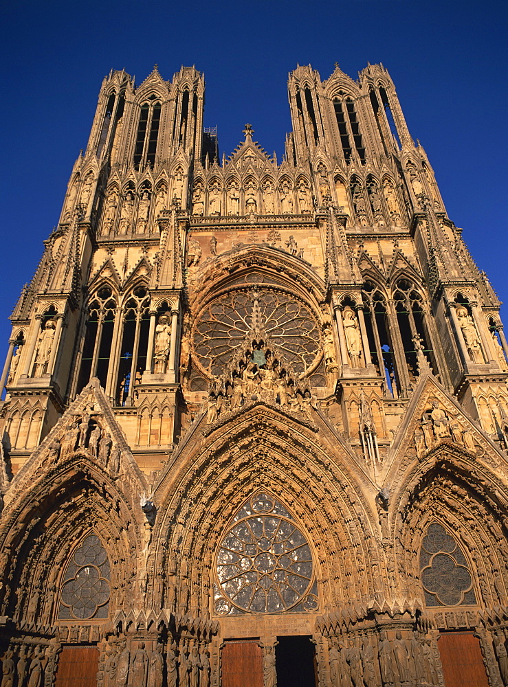 West front facade of Rheims Cathedral, Rheims, Champagne, France, Europe