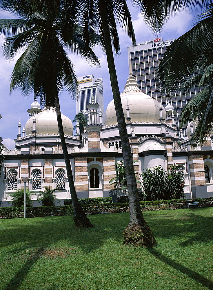 Masjid Jamek, Indian style Islamic mosque dating from 1909, and in background Maybank, Hong Kong Bank towers, Kuala Lumpur, Malaysia, Southeast Asia, Asia