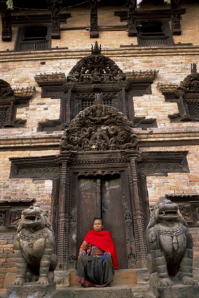 Elaborately carved doorway, north of Tachupal Tole, Bhaktapur (Bhadgaun), Kathmandu Valley, Nepal, Asia