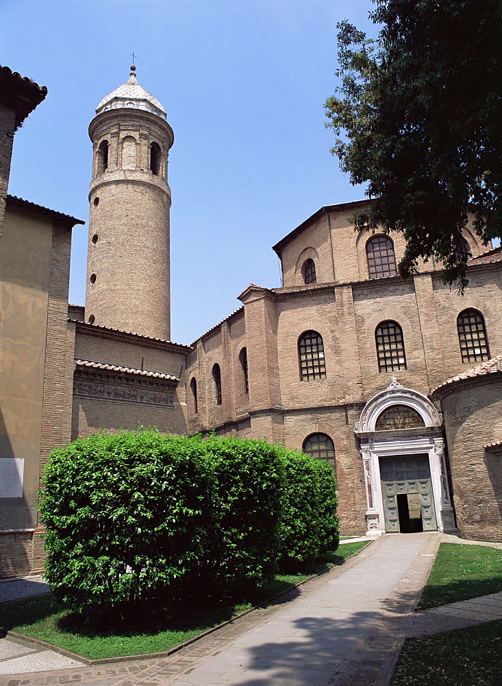 Basilica of San Vitale, built in 6th century on octagonal plan to recall resurrection on eighth day, UNESCO World Heritage Site, Ravenna, Emilia-Romagna, Italy, Europe