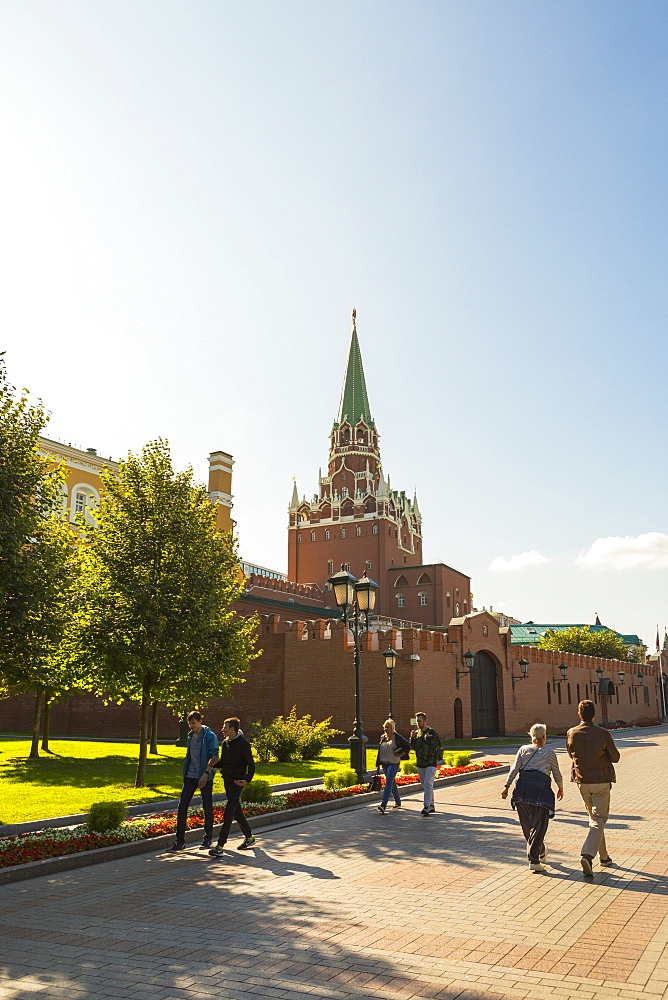 Alexander Garden with the Kremlin in the background, Moscow, Russia, Europe