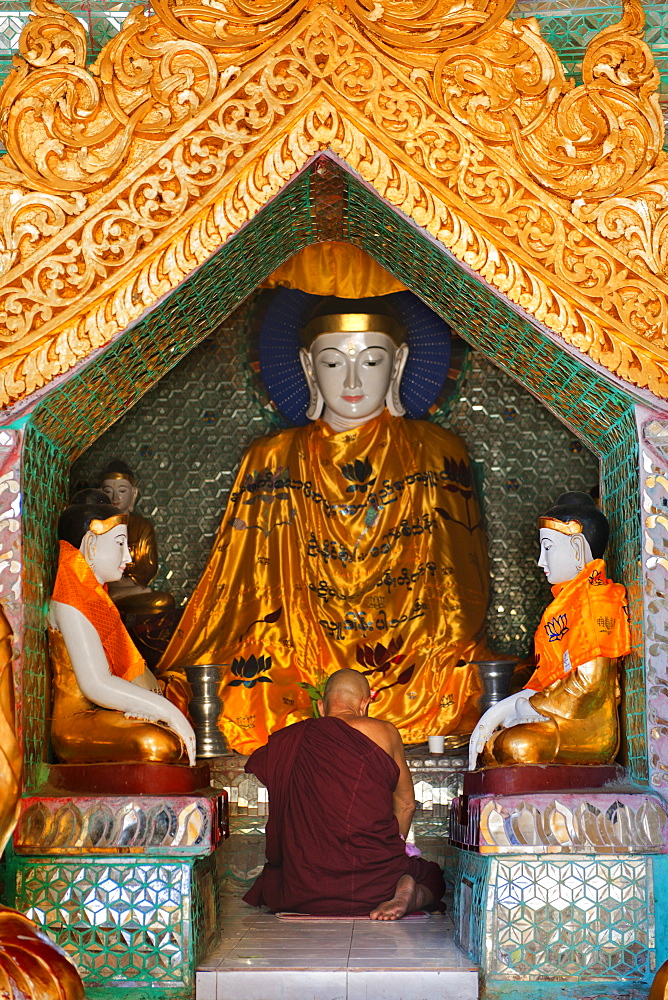 Shwedagon Pagoda, the most sacred Buddhist pagoda in Myanmar, Yangon (Rangoon), Myanmar (Burma), Asia