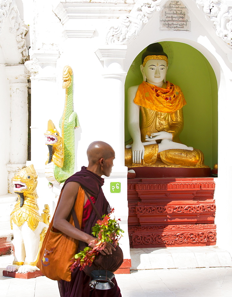 Shwedagon Pagoda, the most sacred Buddhist pagoda in Myanmar, Yangon (Rangoon), Myanmar (Burma), Asia