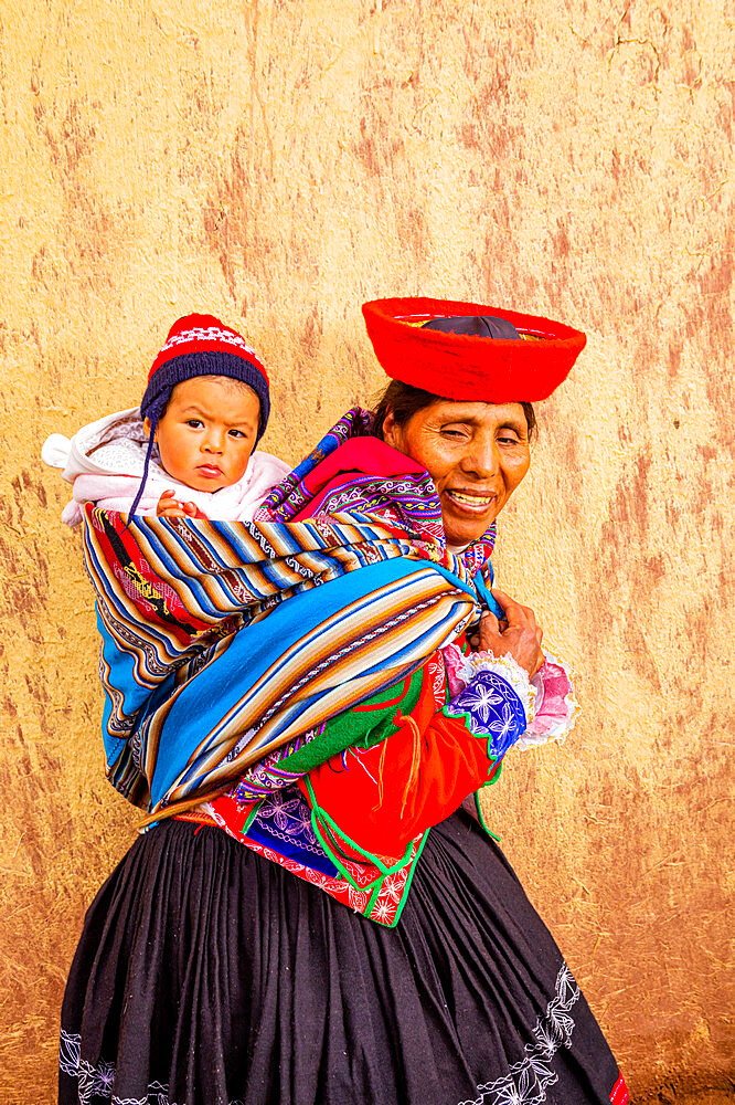 Quechua women of the Accha Huata Community, Sacred Valley, Peru, South America