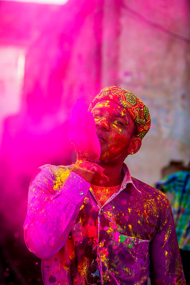 Man throwing colored pigment, Holi Festival, Vrindavan, Uttar Pradesh, India, Asia