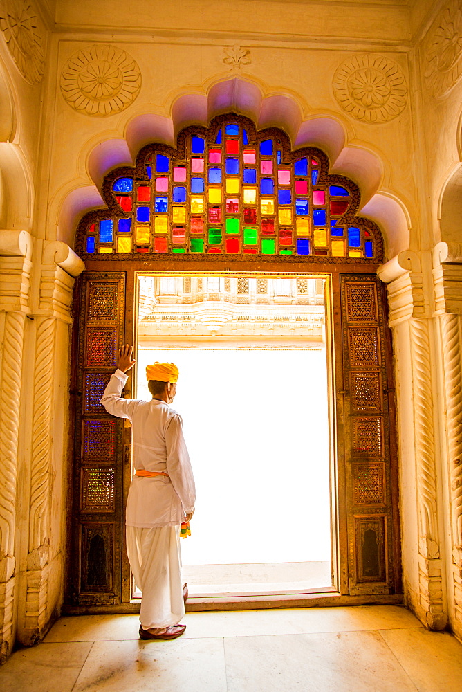 Yellow turbaned palace guard at Mehrangarh Fort in Jodhpur, the Blue City, Rajasthan, India, Asia