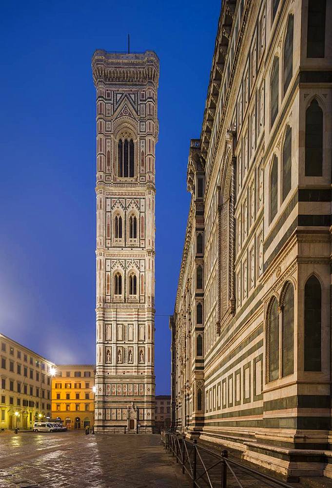 Looking to the Campanile along the side of the Cathedral (Duomo) (Santa Maria Del Fiore) in the early morning, Florence, UNESCO World Heritage Site, Tuscany, Italy, Europe