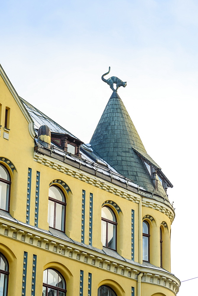 The Cat House, the cat's pose to show the owner's displeasure at being denied membership of the Great Guild, Riga, Latvia, Europe