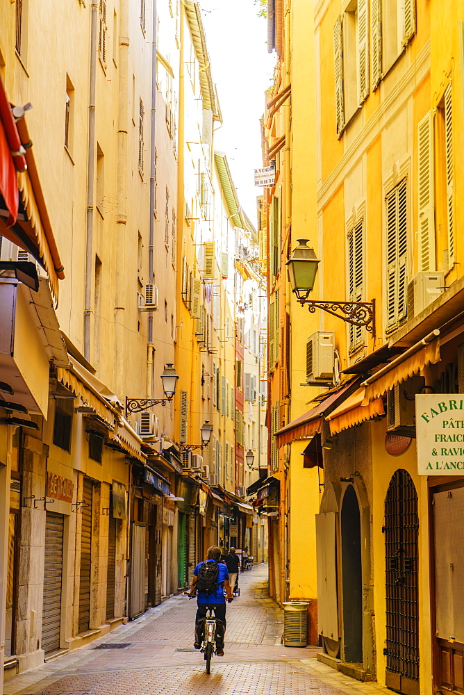 Narrow street in the Old Town, Vieille Ville, Nice, Alpes-Maritimes, Cote d'Azur, Provence, French Riviera, France, Mediterranean, Europe