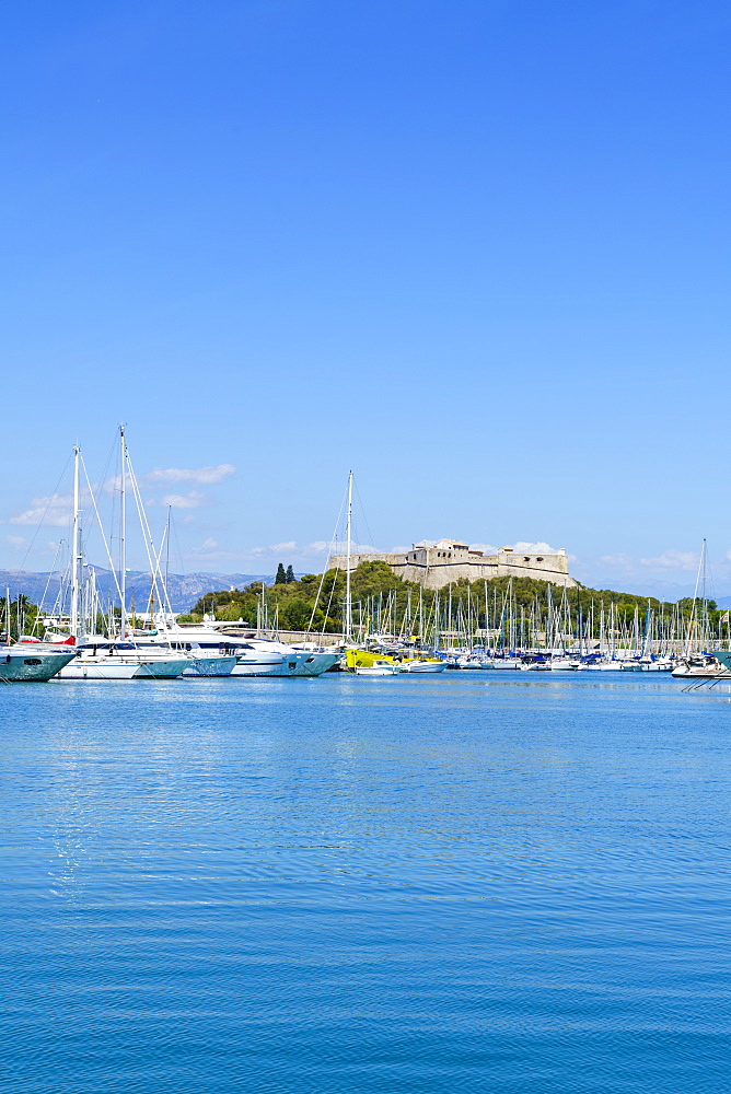 Harbour and Fort Carre, Antibes, Alpes Maritimes, Cote d'Azur, Provence, France, Mediterranean, Europe