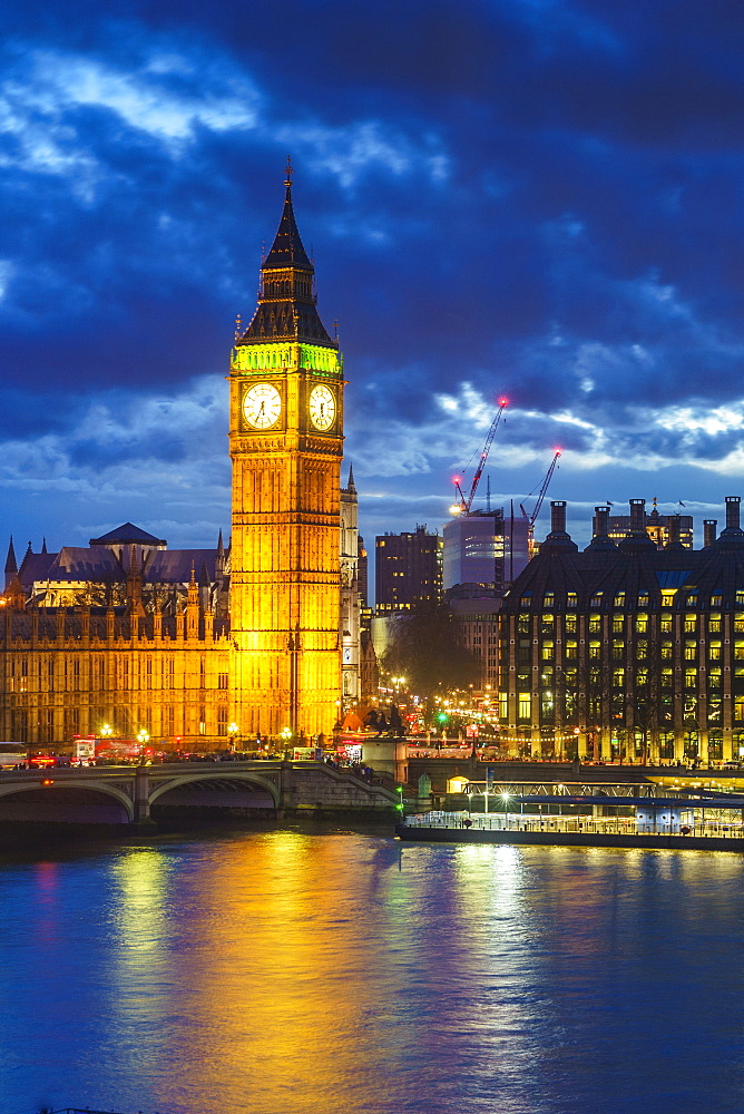 Big Ben (the Elizabeth Tower) and Westminster Bridge at dusk, London, England, United Kingdom, Europe