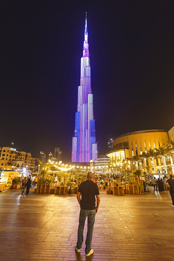 Burj Khalifa Light Show, Dubai Mall and Burj Khalifa Lake, Dubai, United Arab Emirates, Middle East