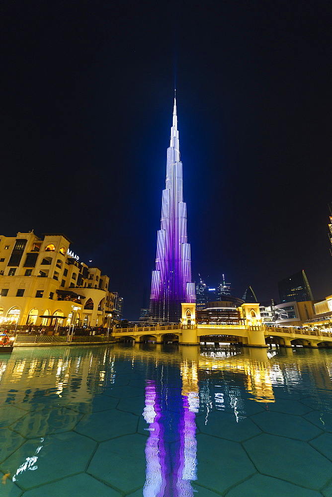 Burj Khalifa Light Show, Dubai Mall and Burj Khalifa Lake, Dubai, United Arab Emirates, Middle East