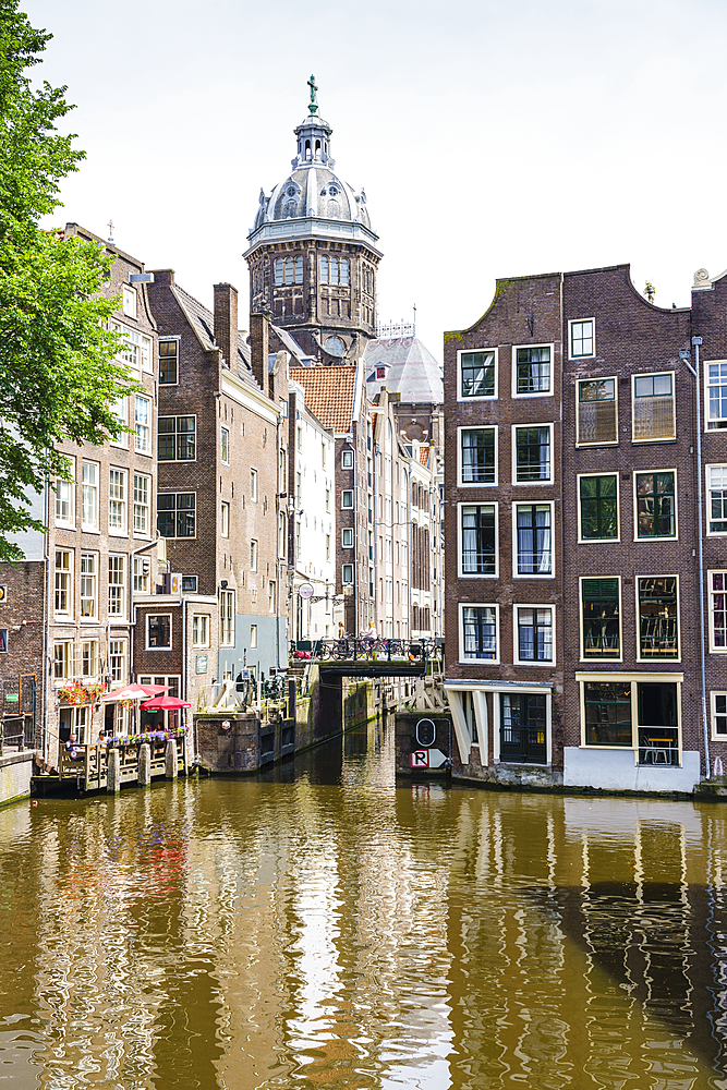 Voorburgwal and St. Nicholas Church (St. Nicolaaskerk), Amsterdam, North Holland, The Netherlands, Europe