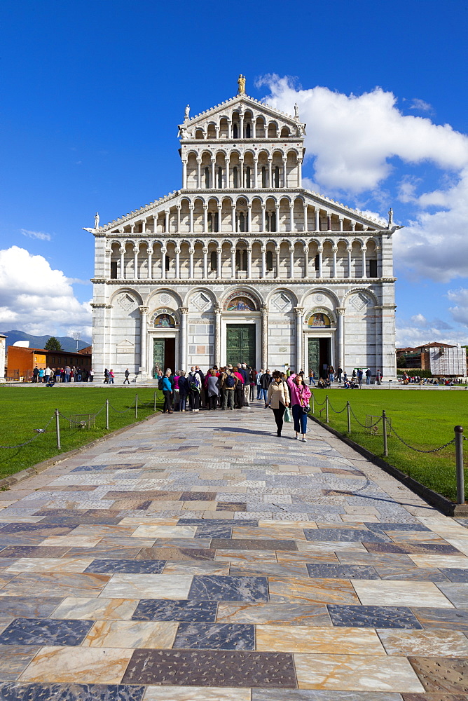 Facade of Duomo di Santa Maria Assunta, Piazza dei Miracoli, UNESCO World Heritage Site, Pisa, Tuscany, Italy, Europe