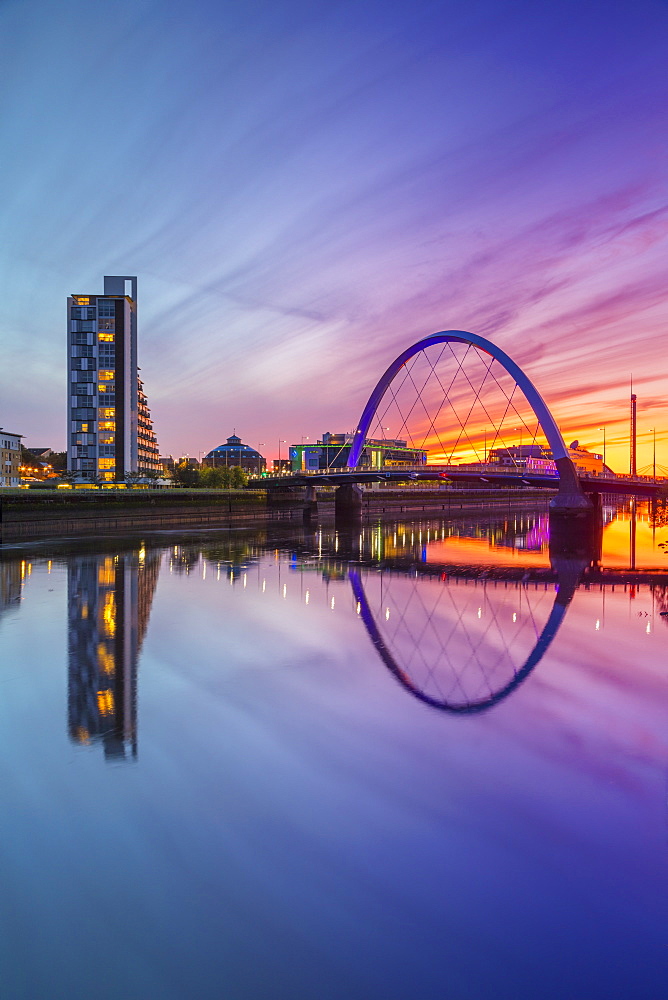 Clyde Arc (Squinty Bridge) at sunset, River Clyde, Glasgow, Scotland, United Kingdom, Europe