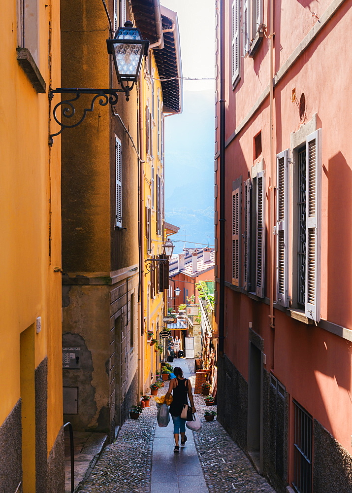 Narrow street in Bellagio, Lombardy, Italy, Europe