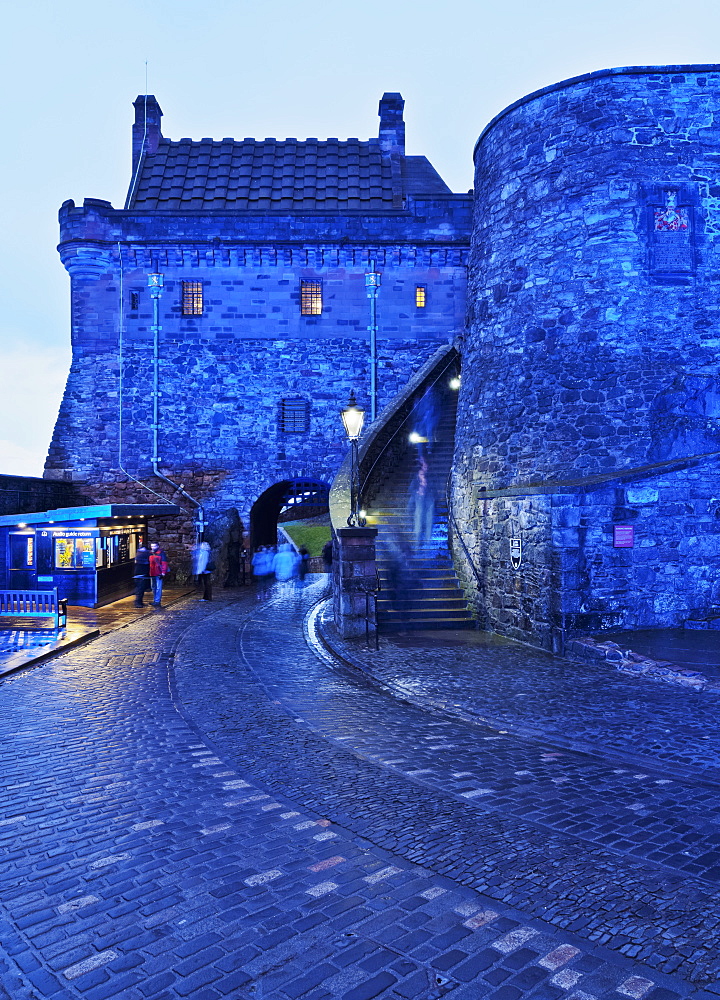 Twilight view of Edinburgh Castle, Edinburgh, Lothian, Scotland, United Kingdom, Europe