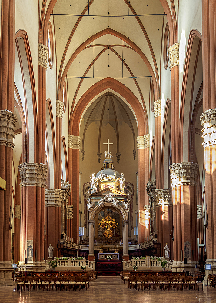 Basilica of San Petronio, interior, Piazza Maggiore, Bologna, Emilia-Romagna, Italy, Europe